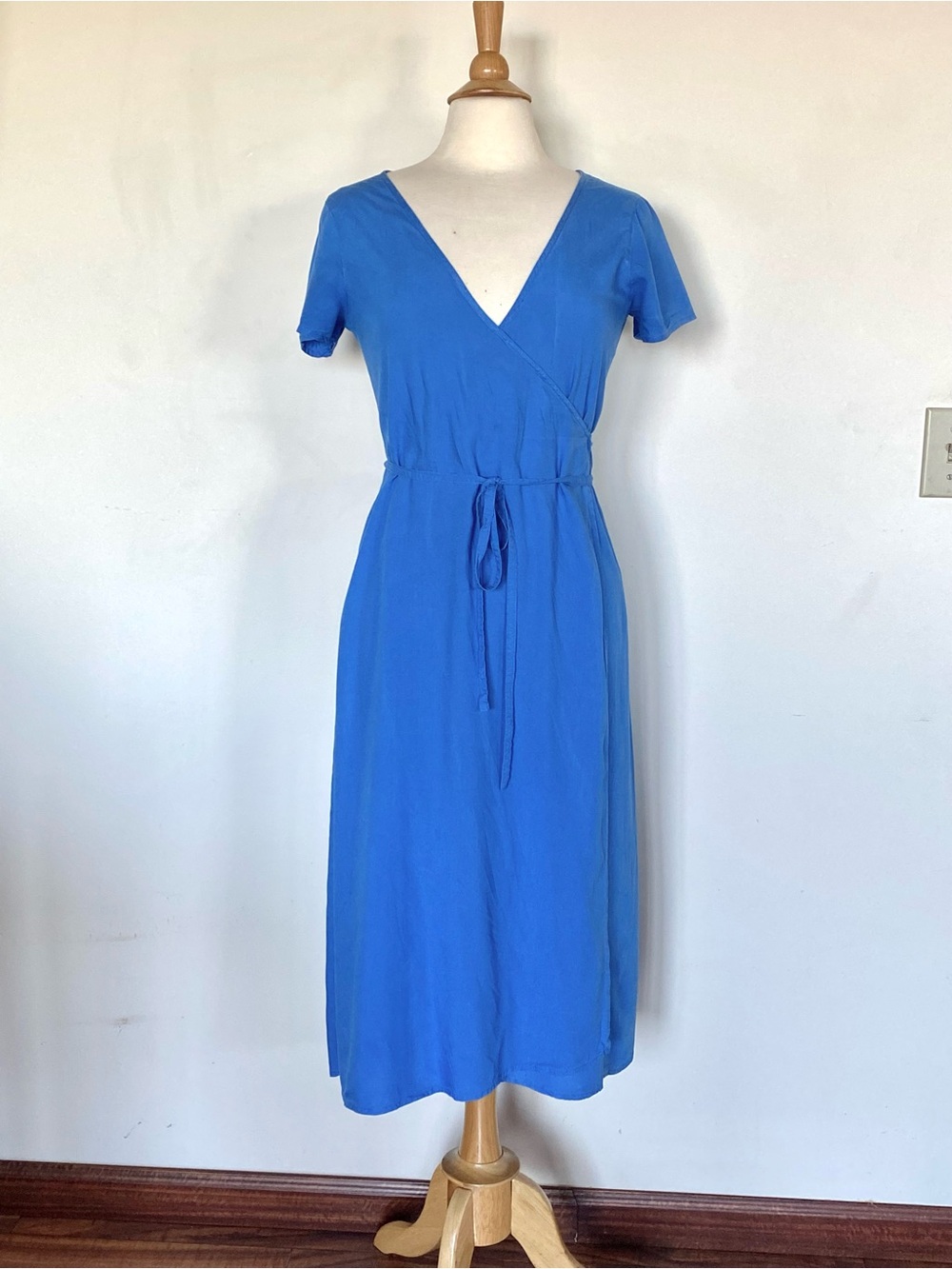 Honolua Surf & Co Classic V-Neck Wrap Midi Dress in Blue Medium